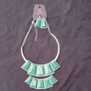 Paparazzi Emerald Green and Silver Geometric Necklace Set